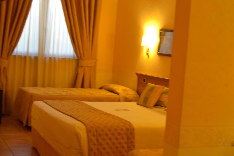 Deluxe Triple Room image 2