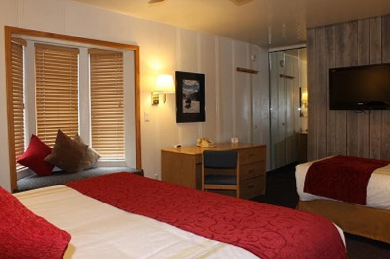 Standard Double Room image 4