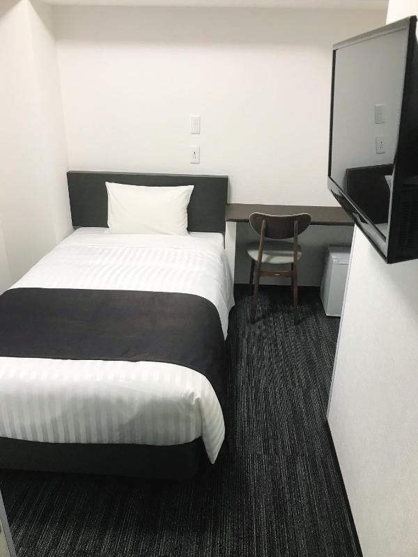 Shinbashi Urban Hotel - image 2