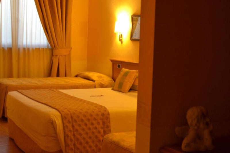 Deluxe Quadruple Room image 2