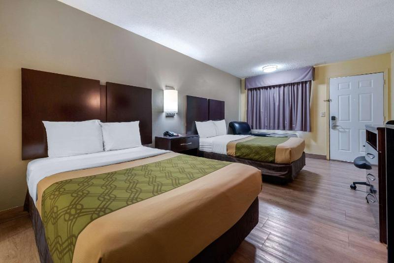 Double Room with Two Double Beds - Smoking image 3