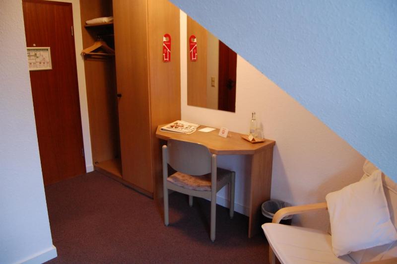 Single Room image 2