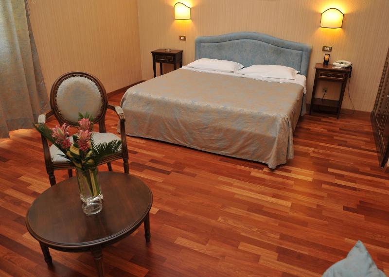 Double or Twin Room image 2