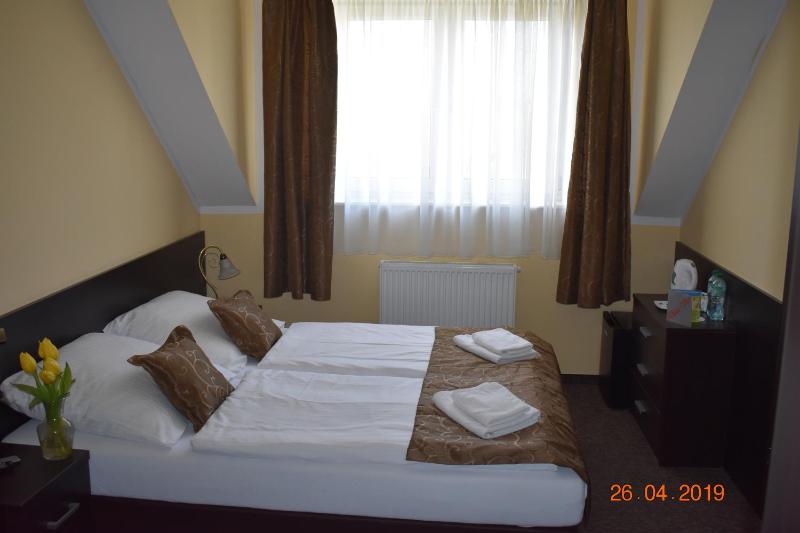 Budget Twin Room image 4