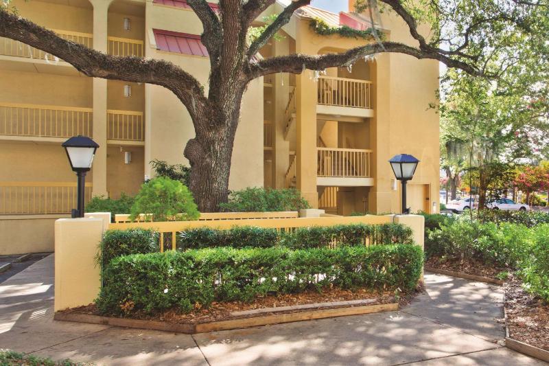 La Quinta Inn & Suites by Wyndham Charleston Riverview - image 5