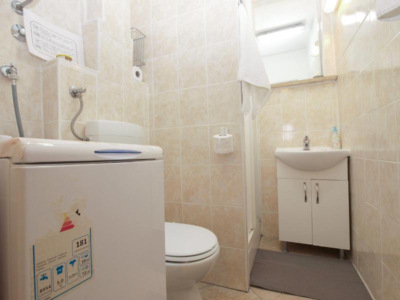 One-Bedroom Apartment image 2