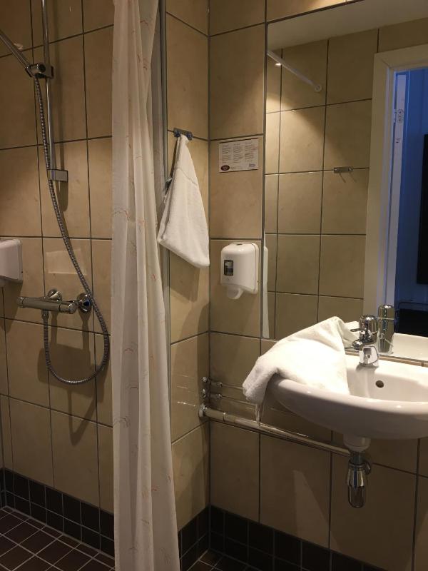 Single Room image 4