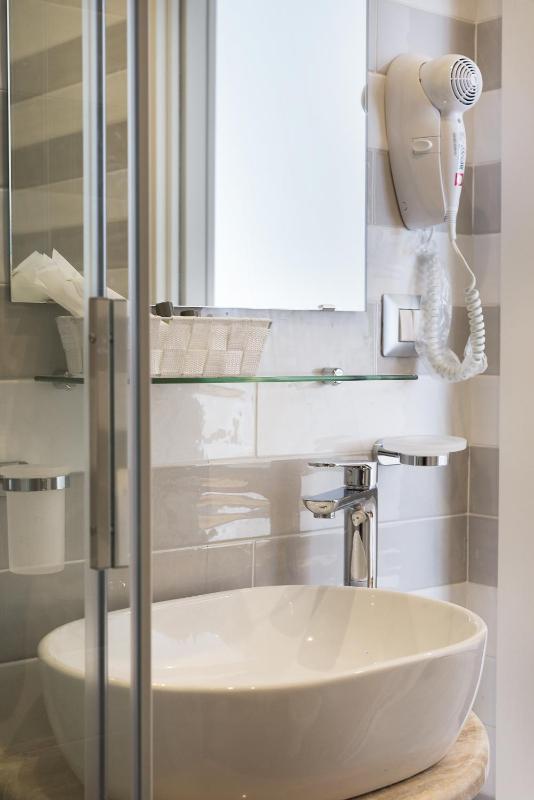 Deluxe Double or Twin Room with City View image 2