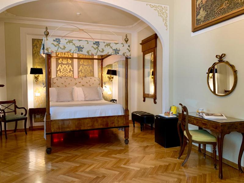  Double Room with Four Poster Bed - Ground Floor image 1