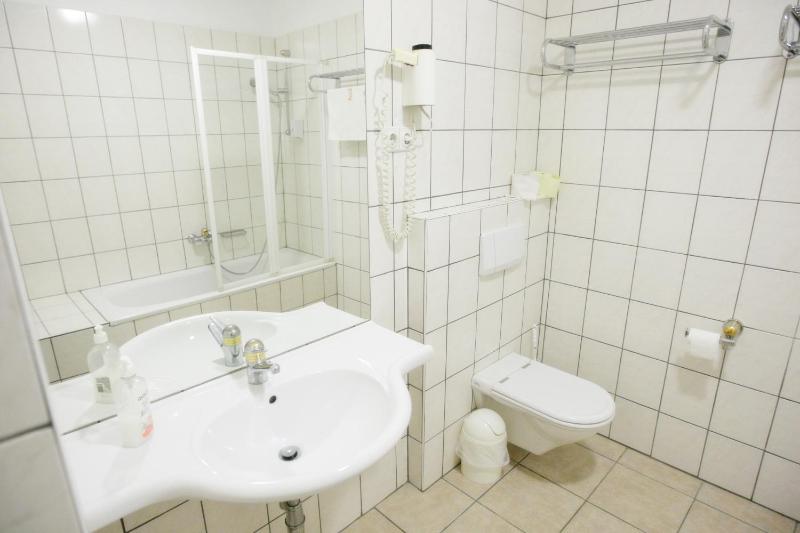 Quadruple Room image 3
