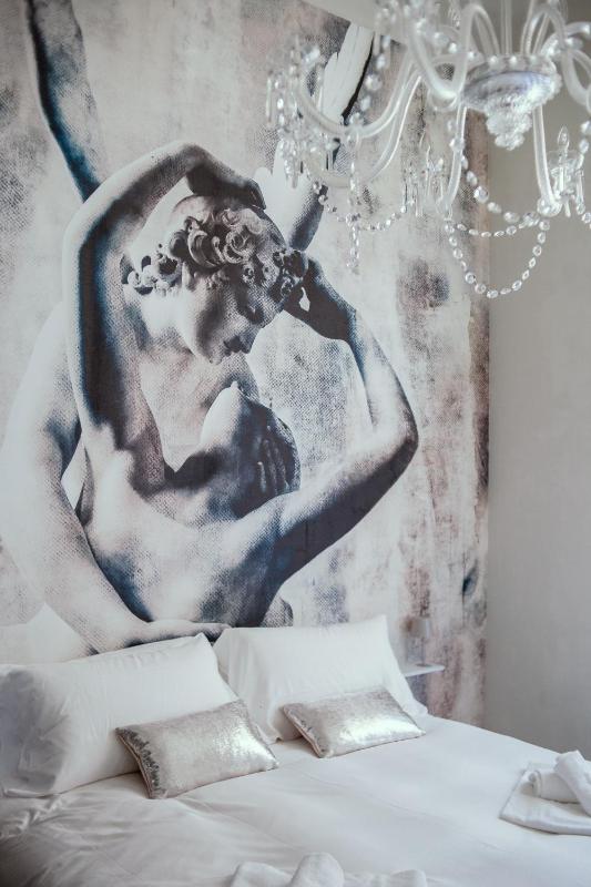 Superior King Suite image 4