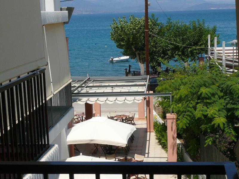 Twin Room with Side Sea View image 4