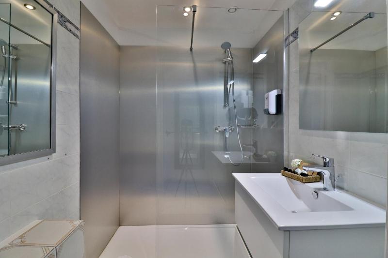 Triple Room image 4