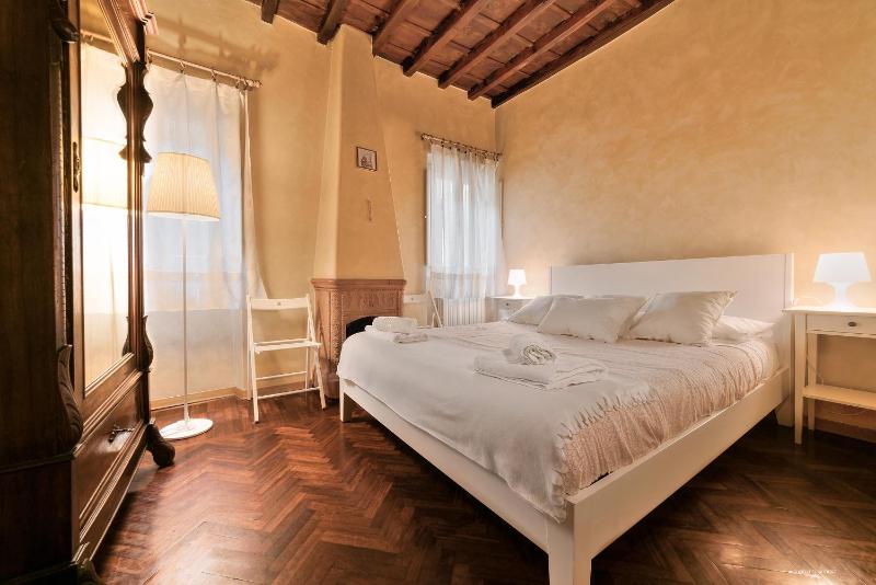One-Bedroom Apartment image 2