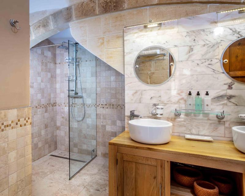 King Suite image 4