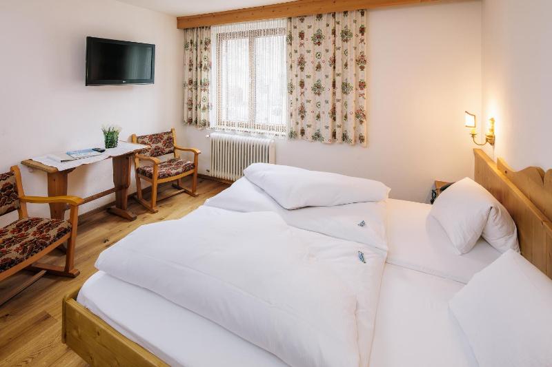 Double Room image 3