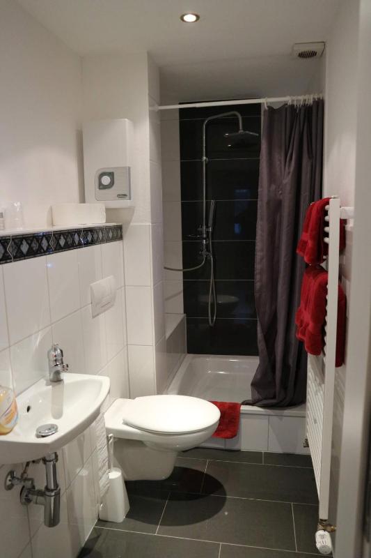 Standard Double Room image 3