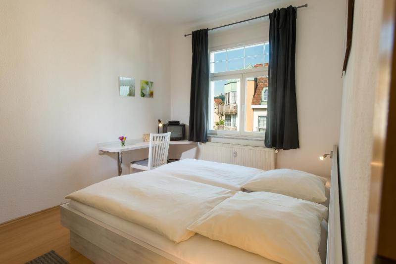 Single Room image 4