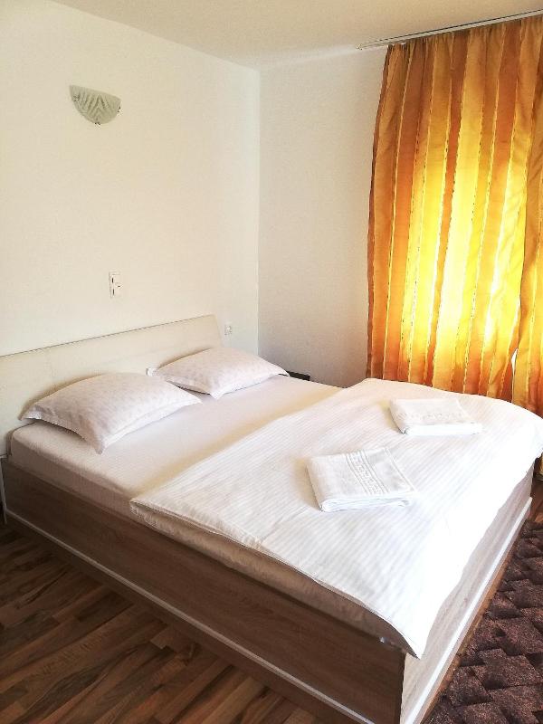 Deluxe Room (2 Adults + 1 Child) image 1