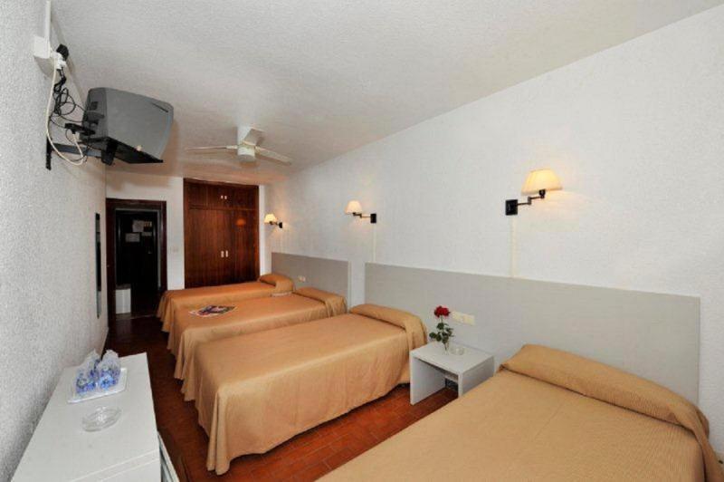 Quadruple Room image 3