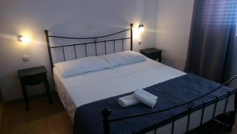 Apartment 3 image 3