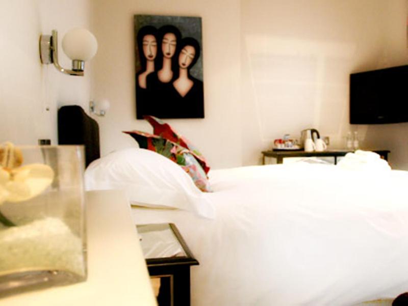Standard Double Room (1 Adult) image 1