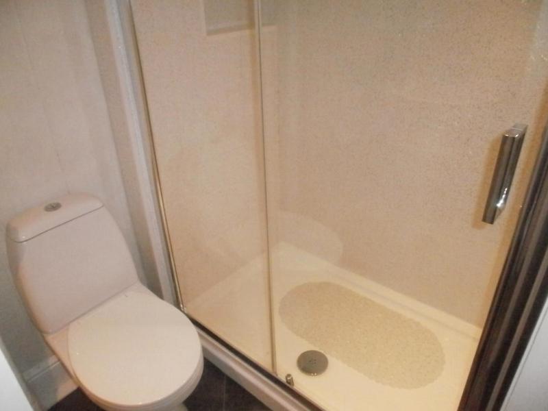 Double Room image 4