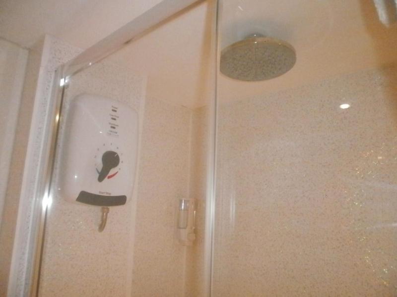 Double Room image 3