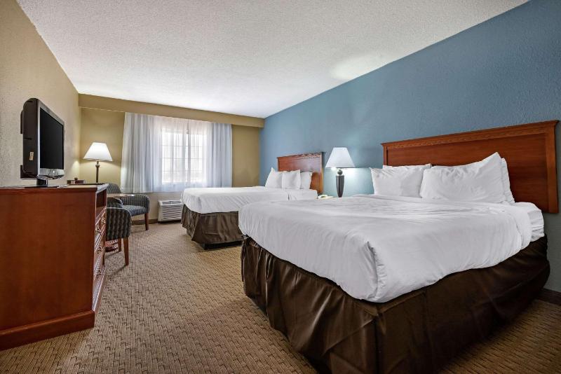 Double Room with Two Double Beds - Non-Smoking/Pet Friendly image 1