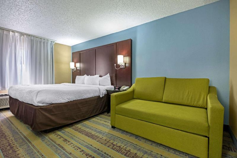 King Room with Sofa Bed - Non-Smoking image 3