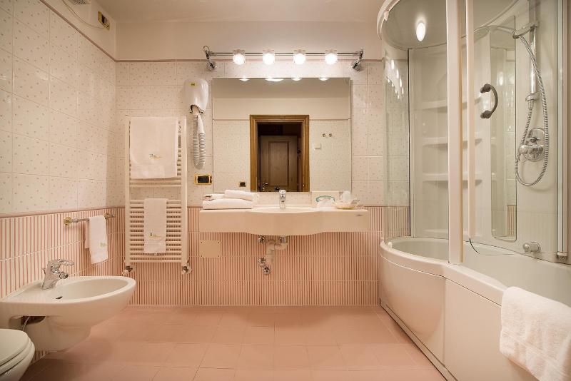 Superior Double or Twin Room image 4