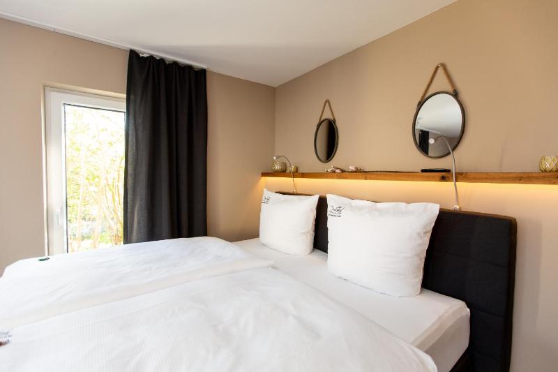 Double Room with Lake View image 2