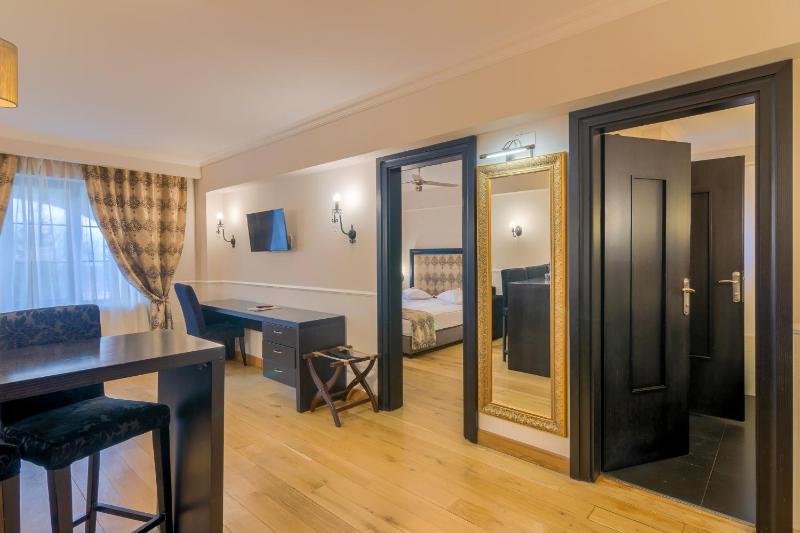 One-Bedroom Suite image 2