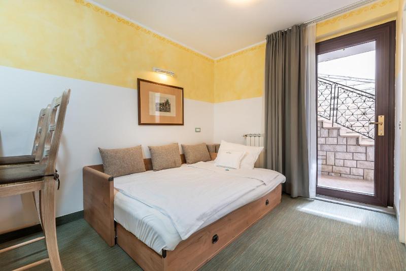 Standard One-Bedroom Apartment image 4