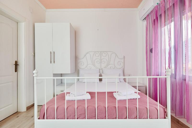 Studio Apartment with Sea View image 4