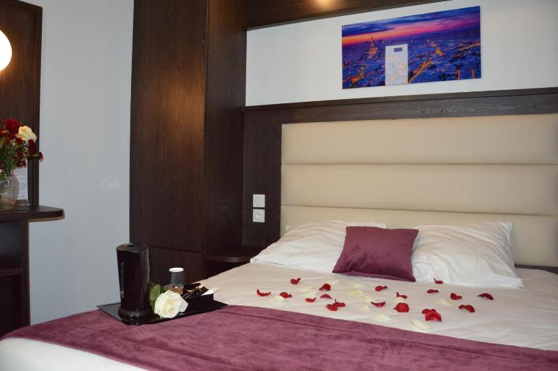 Double Room with Courtyard View image 4