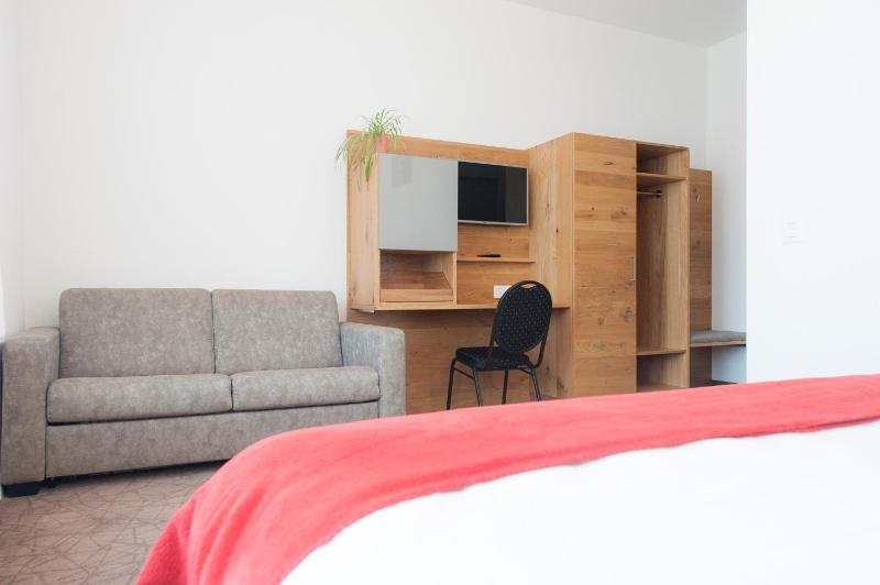 Premium Quadruple Room image 1