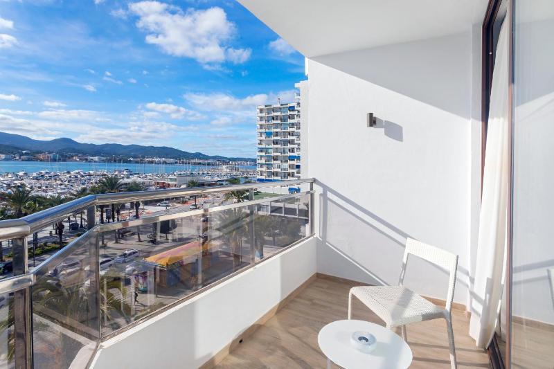 Room with Sea View image 3