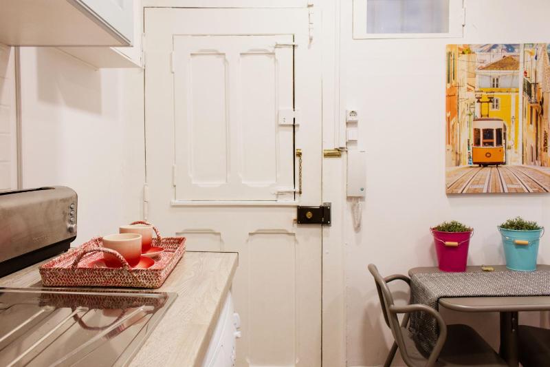 One-Bedroom Apartment image 4