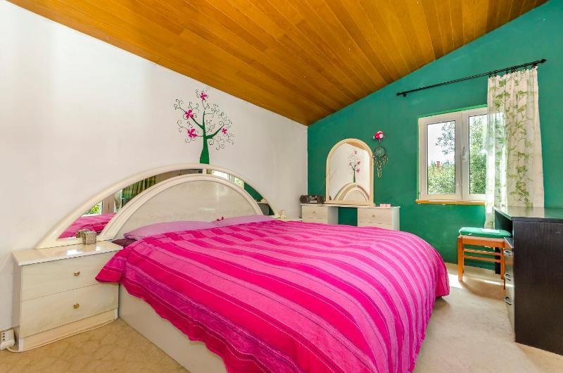 One-Bedroom Apartment image 4