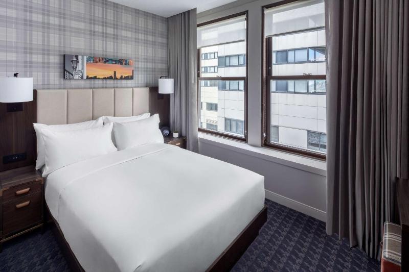 King Room - High Floor image 4