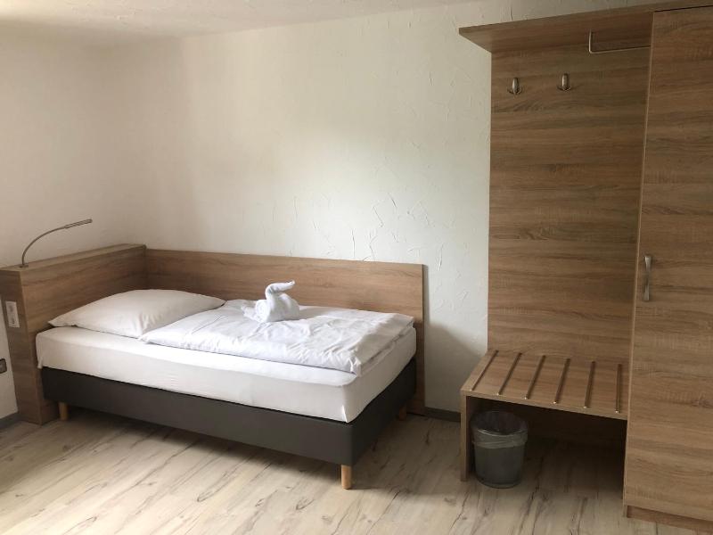 Standard Single Room with Shower image 4