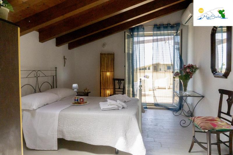 King Room with Sea View image 3