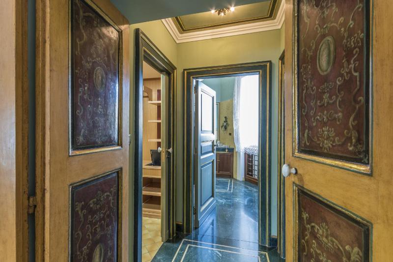 Queen Suite image 2