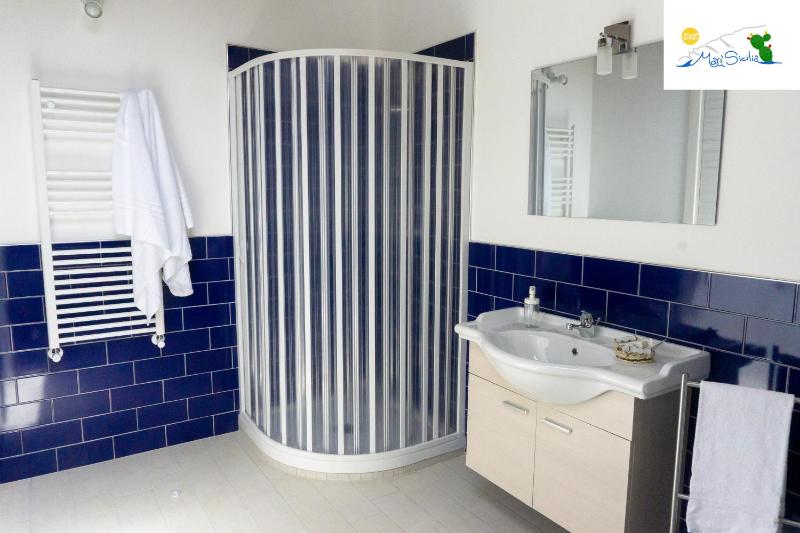 King Room with Sea View image 2
