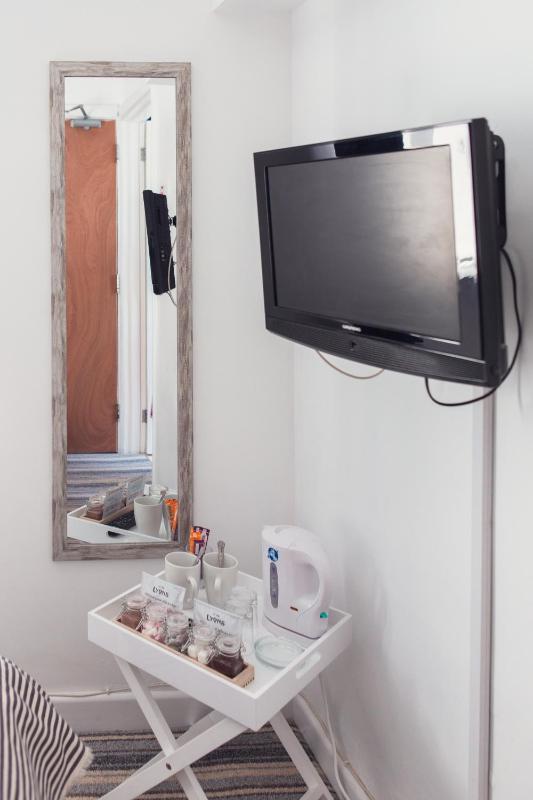Small Double Room image 2
