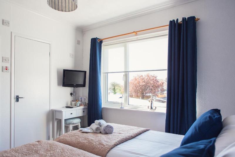 Double or Twin Room image 3