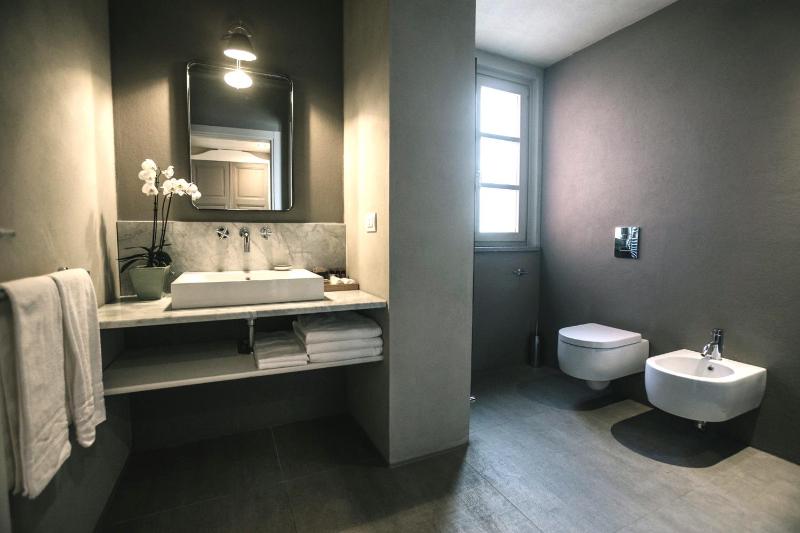 Double Room with Patio image 3