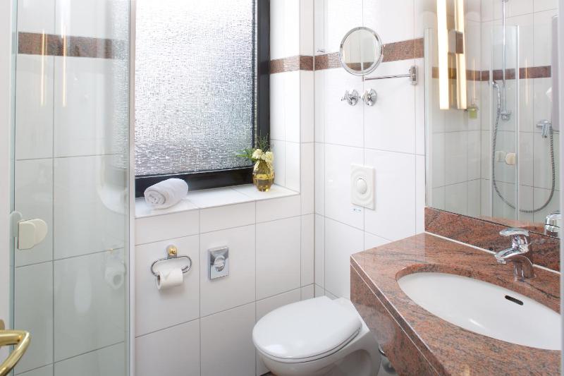 Standard Single Room image 3