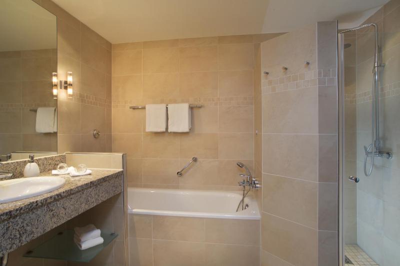 Deluxe Double Room image 4